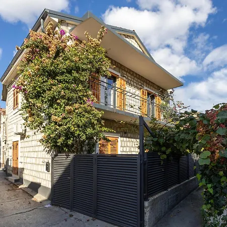 Amazing In Kastel Stari With Wifi Каштела