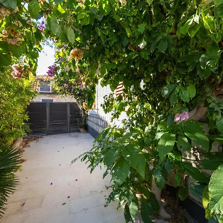 Amazing In Kastel Stari With Wifi Дом отдыха *