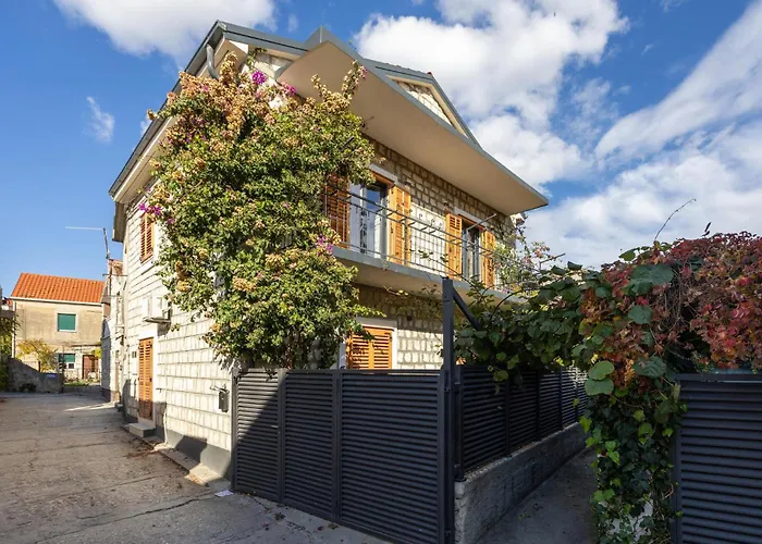 Amazing In Kastel Stari With Wifi Каштела