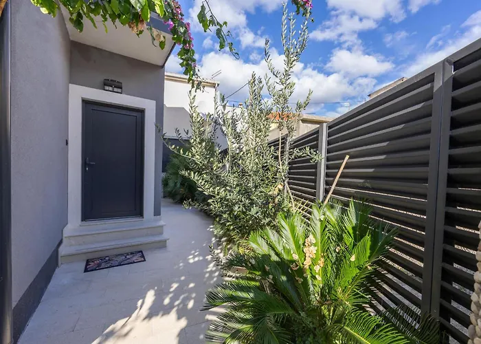 Дом отдыха Amazing In Kastel Stari With Wifi *