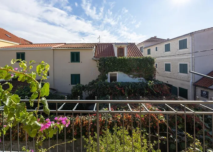 Дом отдыха Amazing In Kastel Stari With Wifi *